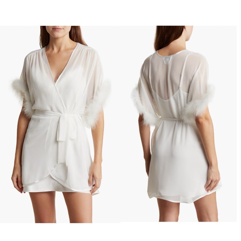 In Bloom by Jonquil Faux Fur Trim Chiffon Robe Wrap, White,  Medium/Large NWT‎